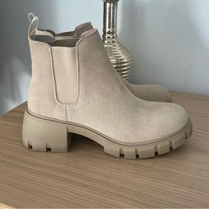 BRAND NEW Steve Madden Howler Bootie in color Sand Suede